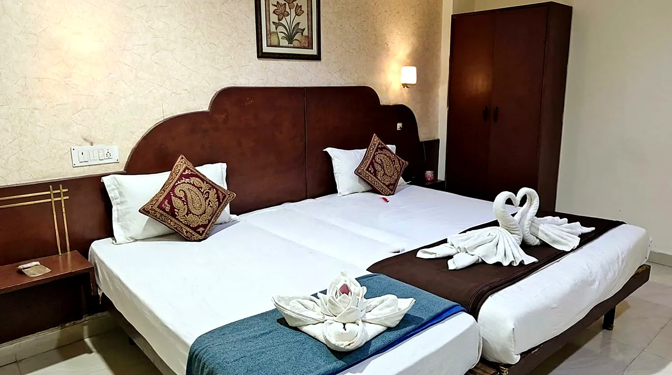 Stay N Tour Home, Adyar